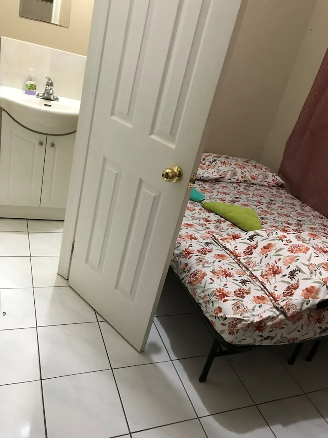 토론토 트래블러스 홈-Double Private, 1 Double Bed, Private  Bathroom-4