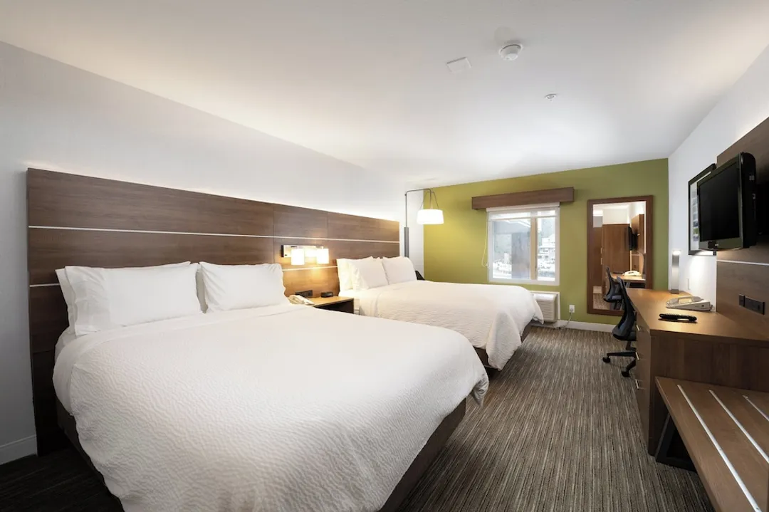 Holiday Inn Express & Suites Surrey by IHG-Standard Room, 2 Queen Beds-6