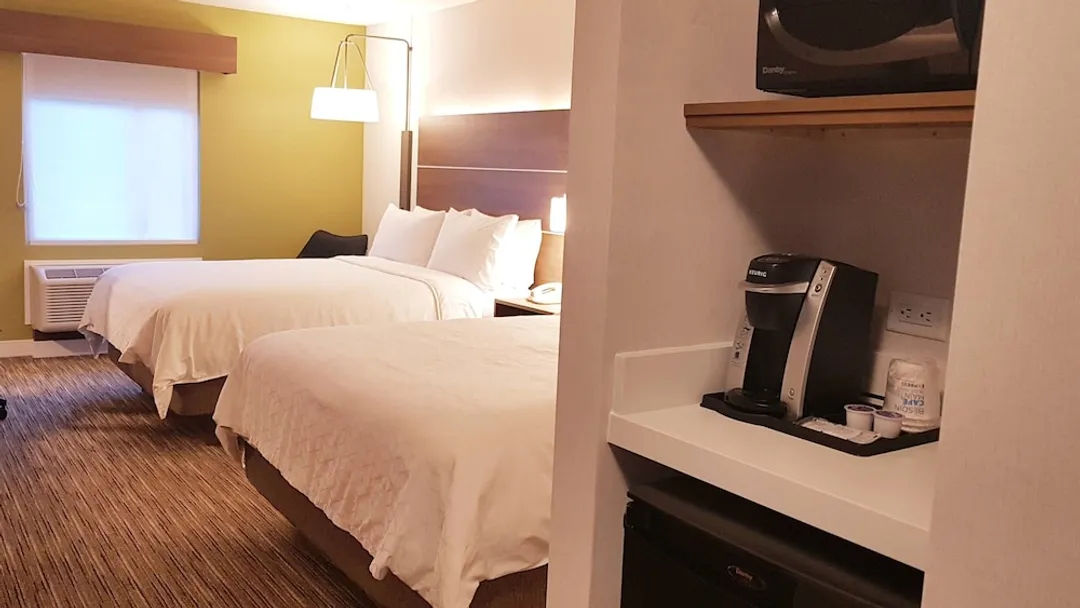 Holiday Inn Express & Suites Surrey by IHG-Standard Room, 2 Queen Beds-1