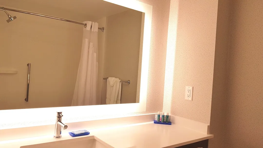 Holiday Inn Express & Suites Surrey by IHG-Standard Room, 2 Queen Beds-11