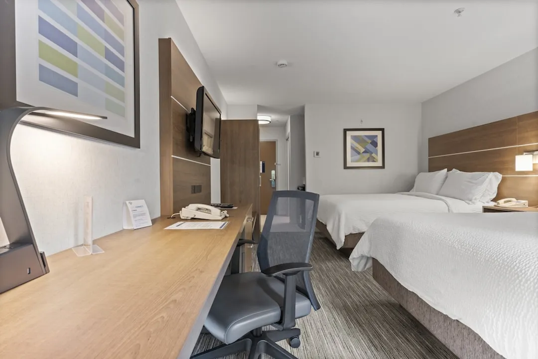 Holiday Inn Express & Suites Surrey by IHG-Standard Room, 2 Queen Beds-8