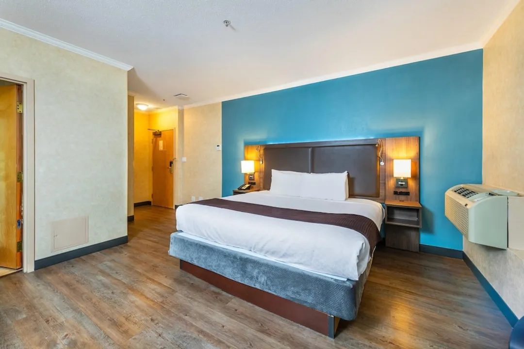 溫哥華市中心 Grand Park 套房飯店, Ascend Hotel Collection-標準客房, 1 張特大雙人床, 非吸煙房-2
