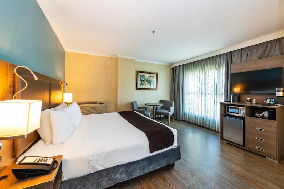 溫哥華市中心 Grand Park 套房飯店, Ascend Hotel Collection-標準客房, 1 張特大雙人床, 非吸煙房-1