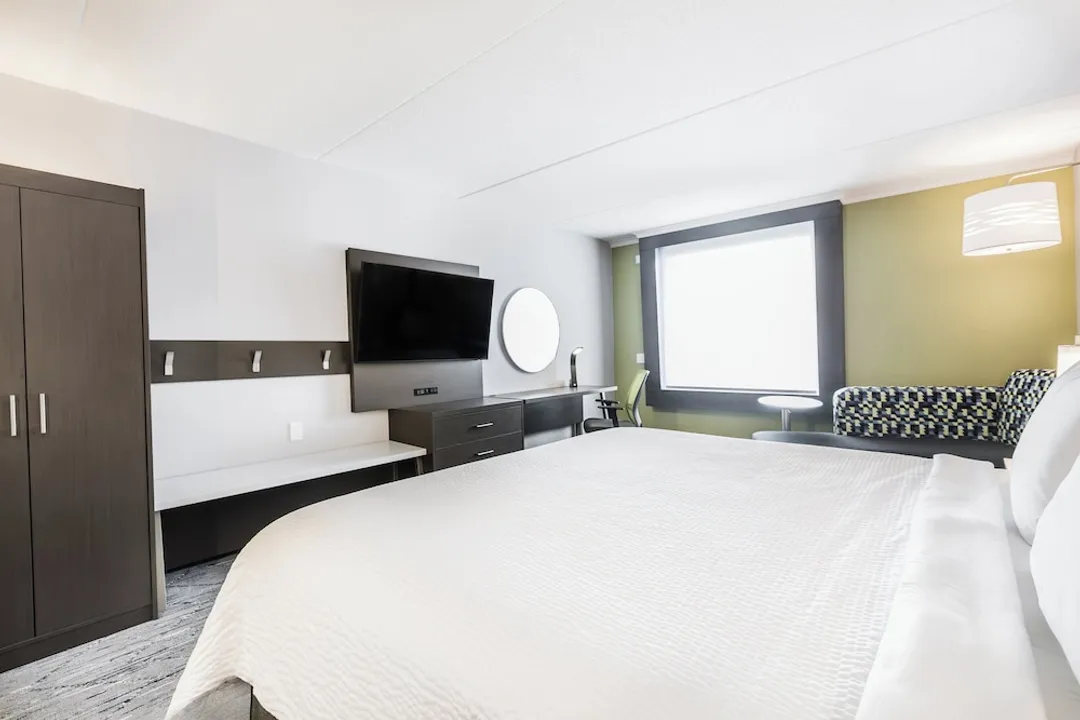 홀리데이 인 익스프레스 앤드 스위트 토론토 에어포트 사우스 바이 IHG-스탠다드룸, 킹사이즈침대 1개, 장애인 지원 욕조 (Mobility, Accessible Tub)-2