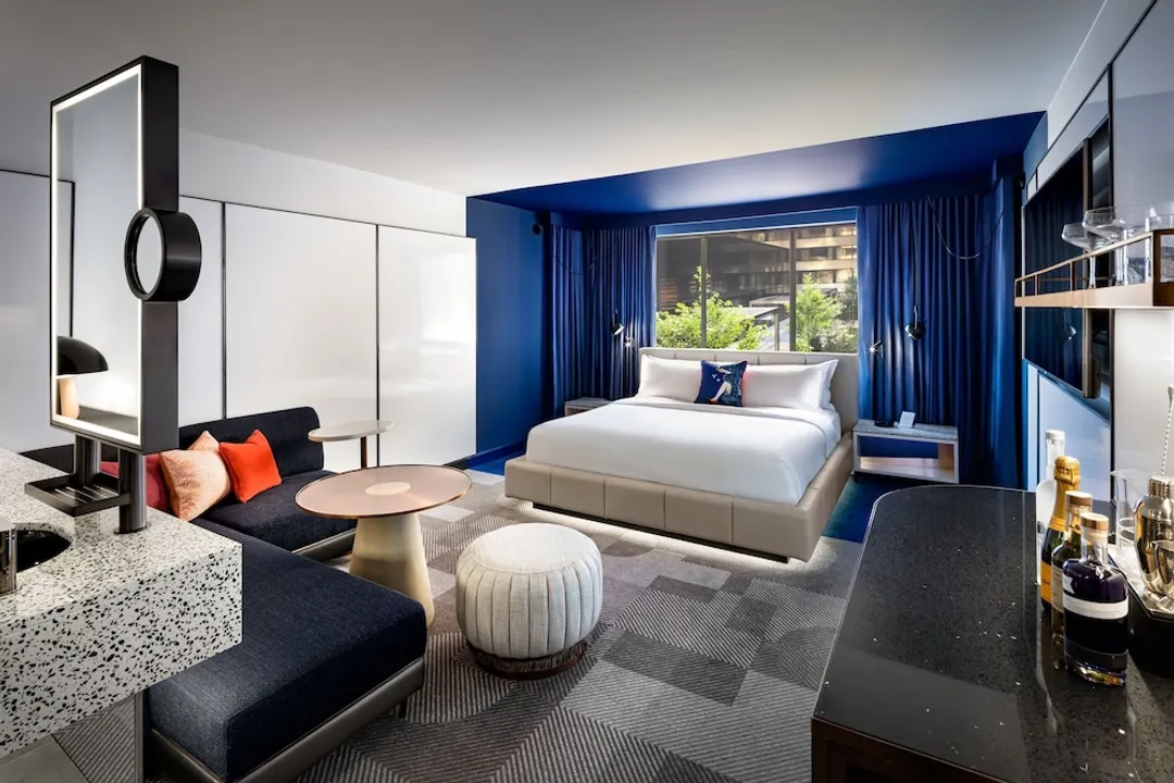 W Toronto-Standard Room, 1 King Bed, Courtyard View-2