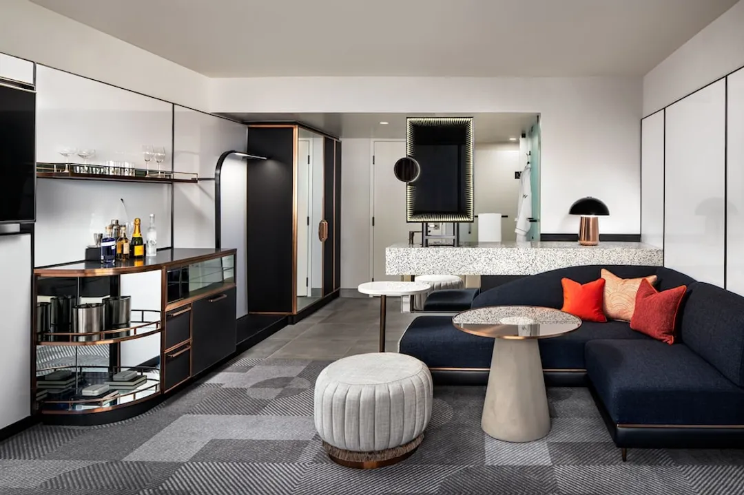 W Toronto-Deluxe Room, 1 King Bed-4