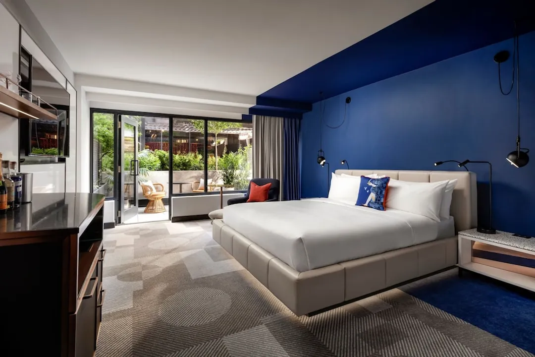 W Toronto-Premier Room, 1 King Bed, Terrace, Courtyard View (Terrace)-1
