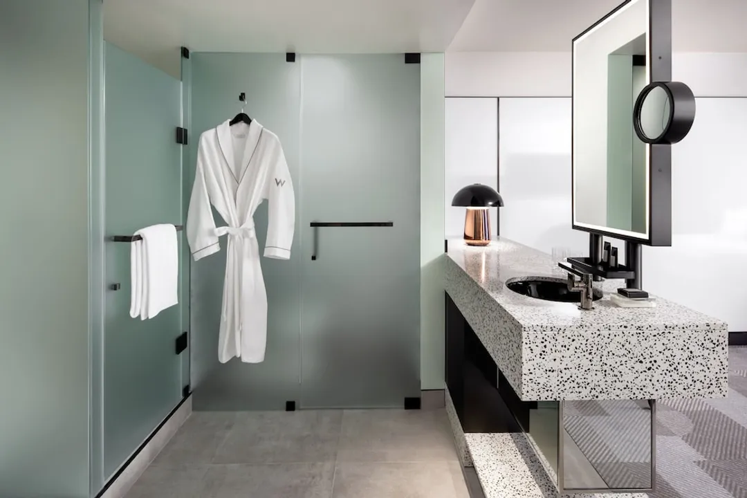 W Toronto-Premier Room, 1 King Bed, Terrace, Courtyard View (Terrace)-5