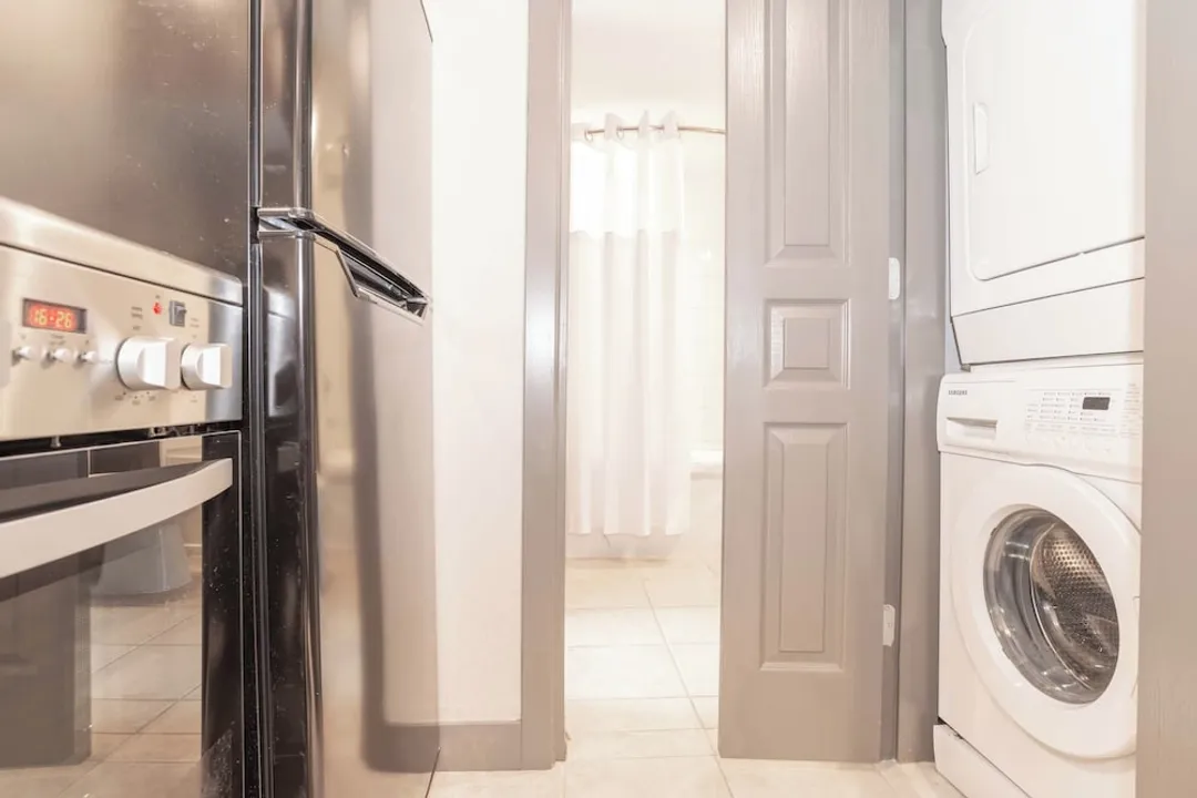 多倫多機場桑德曼簽名飯店-標準套房, 1 張特大雙人床, 廚房 (Washer Dryer)-6