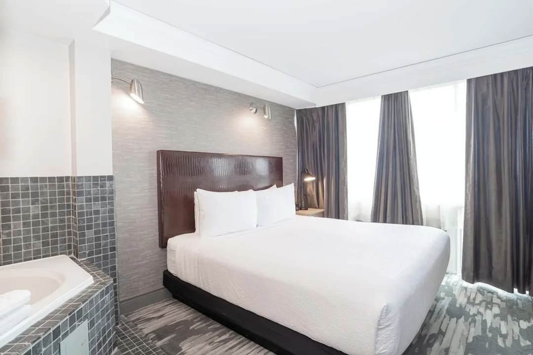 多倫多機場桑德曼簽名飯店-套房, 1 張特大雙人床, 廚房 (Washer Dryer, Jacuzzi)-1