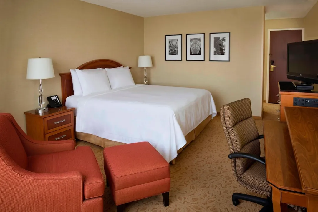 Toronto Airport Marriott Hotel-Room, 1 King Bed-5