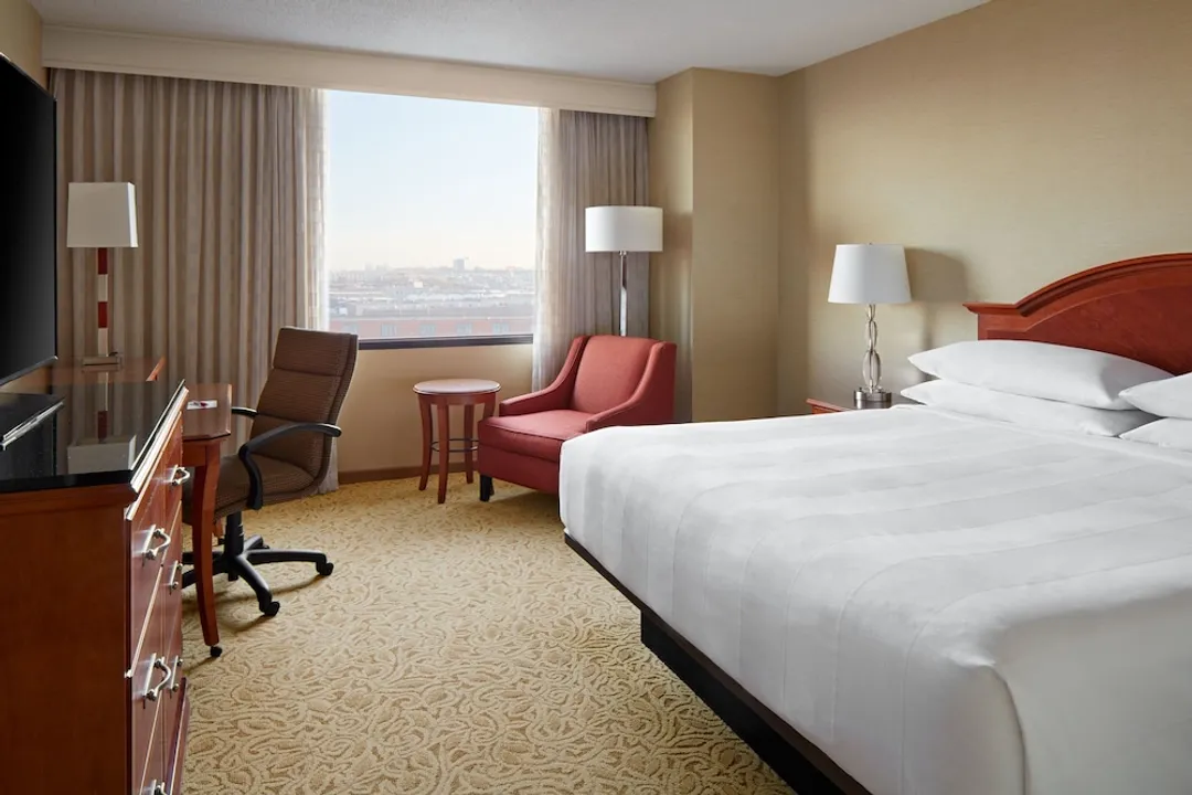 Toronto Airport Marriott Hotel-Room, 1 King Bed-4
