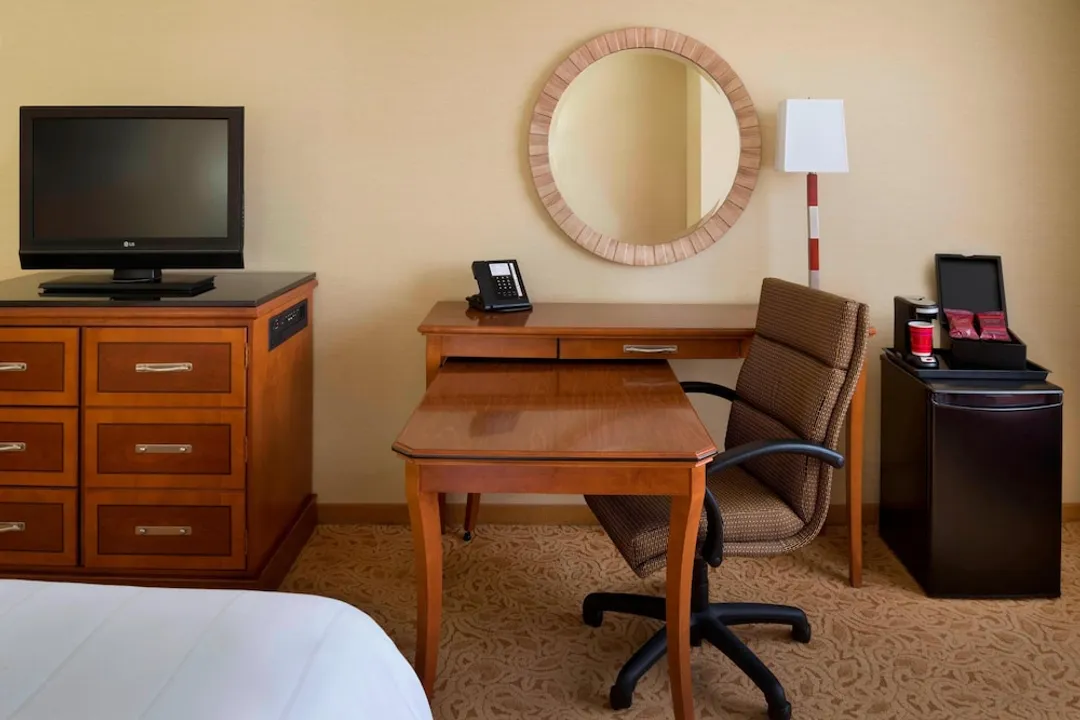 Toronto Airport Marriott Hotel-Room, 1 King Bed-1