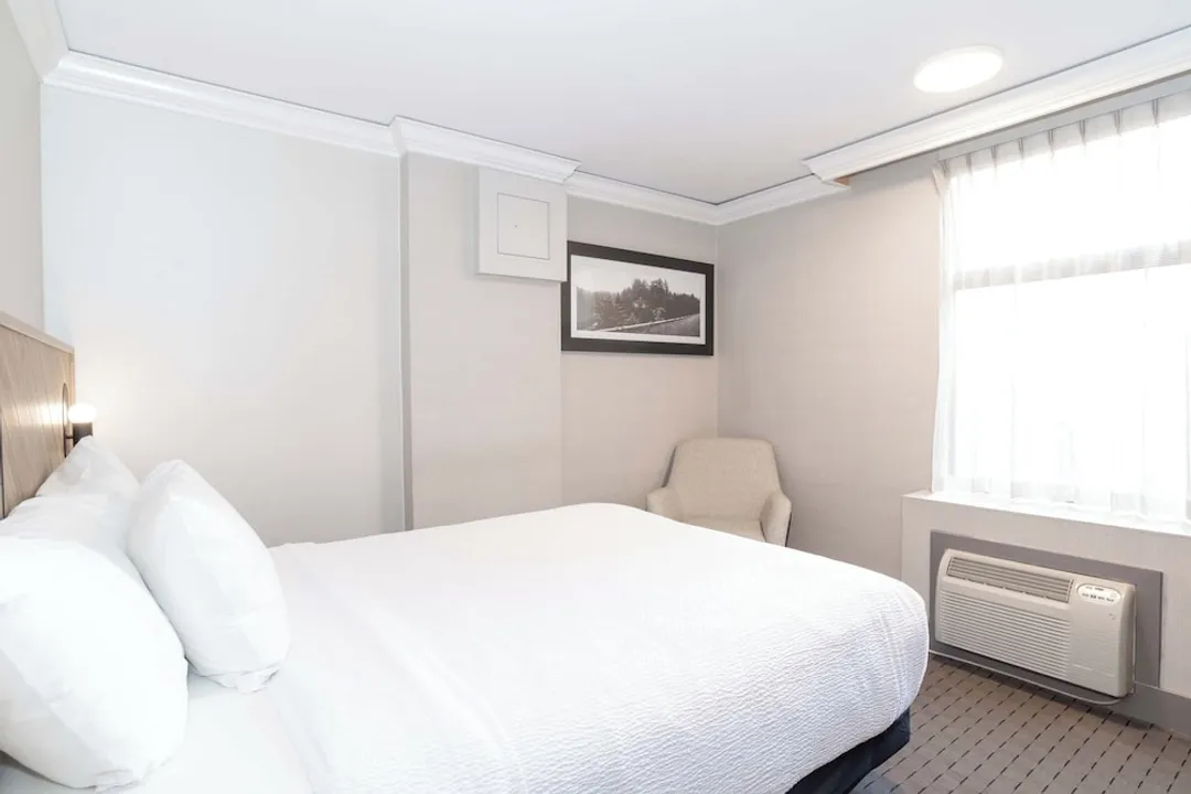 Sandman Signature Vancouver Downtown Hotel-Standard Room, 1 Queen Bed (South Tower)-3