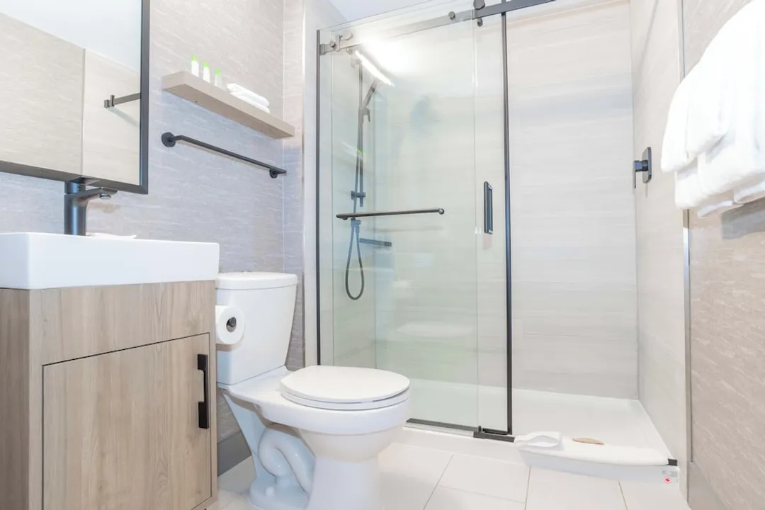 Sandman Signature Vancouver Downtown Hotel-Standard Room, 1 Queen Bed (South Tower)-4
