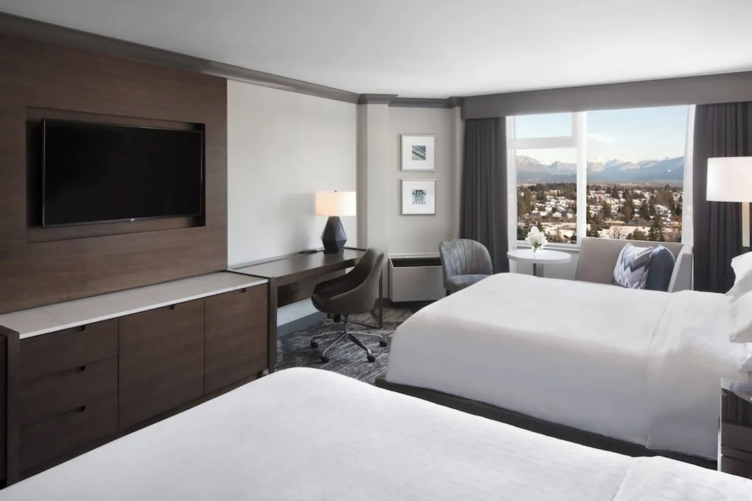 Sheraton Vancouver Guildford Hotel-Executive Room, 1 Double Bed-2