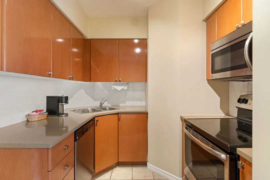 Executive Hotel Vancouver Airport-2 Bedrooms Suites-12