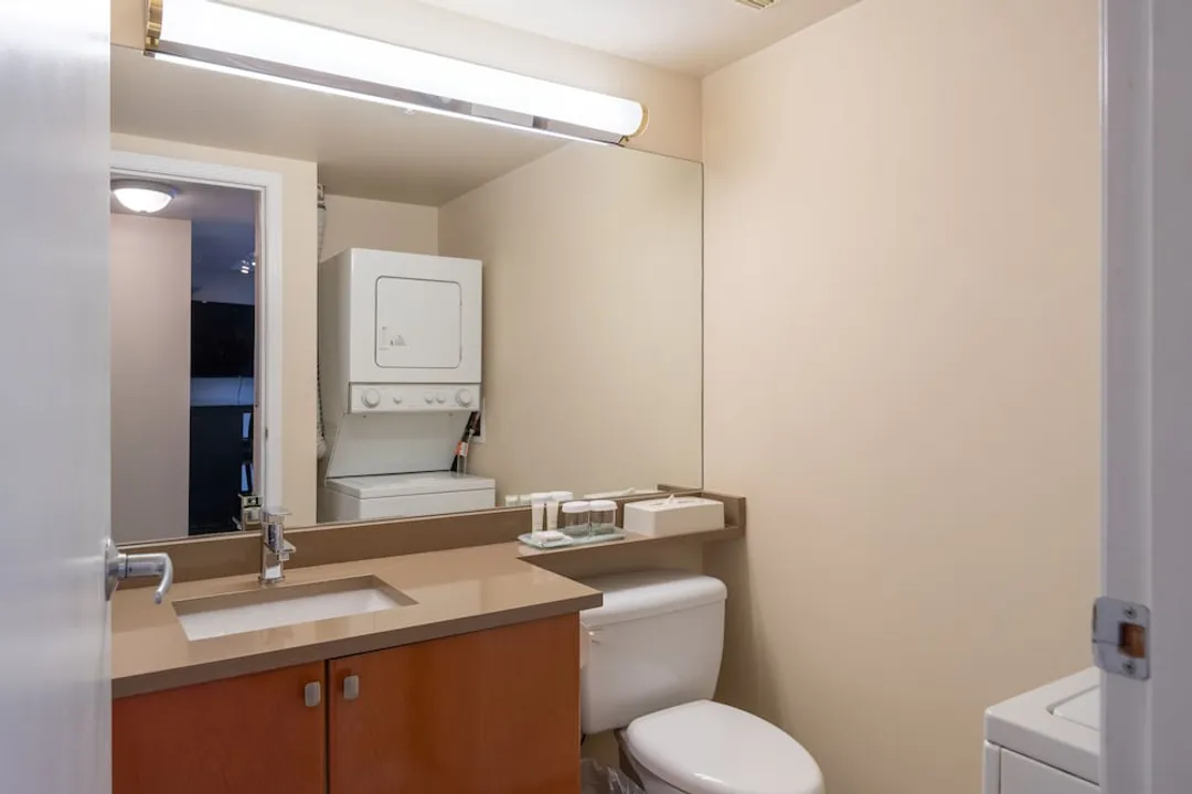 Executive Hotel Vancouver Airport-2 Bedrooms Suites-10