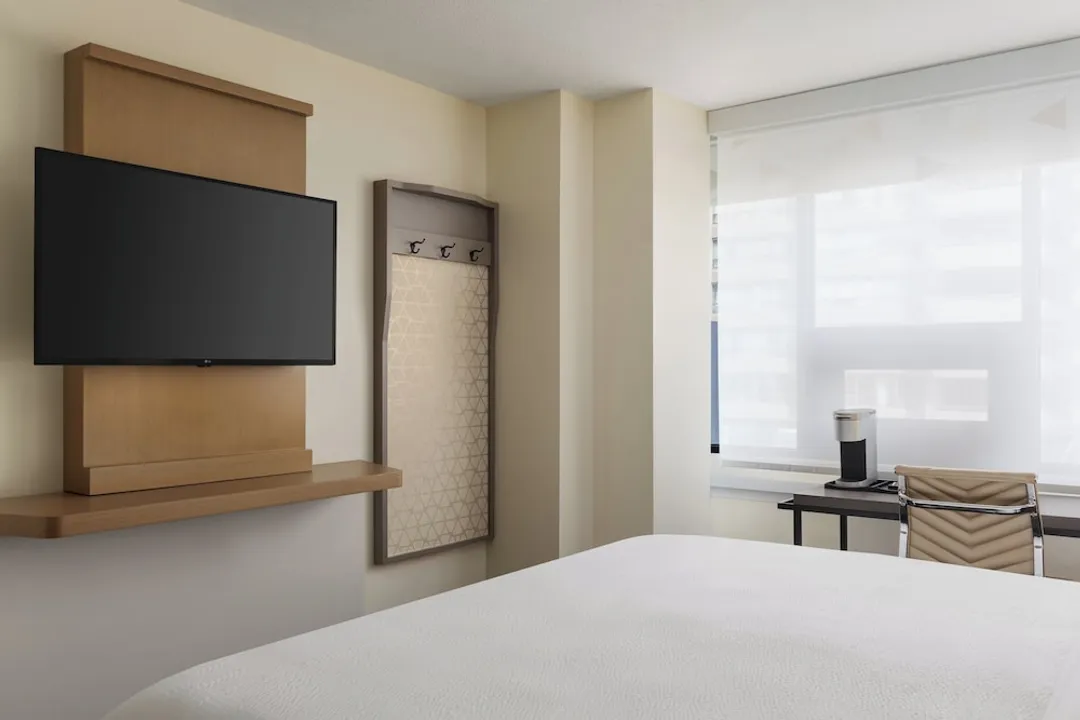 ホリデイ イン トロント ダウンタウン センター by IHG-プレミアム ルーム キングベッド 1 台-8
