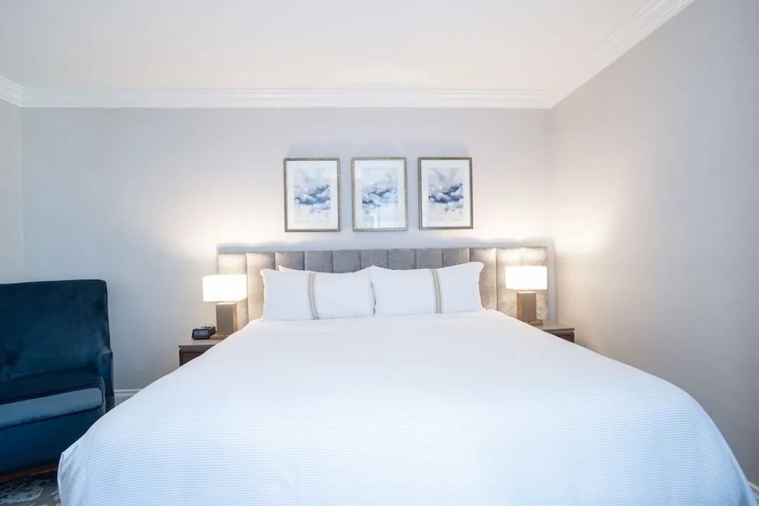溫哥華薩頓廣場飯店-行政套房, 1 張特大雙人床和 1 張沙發床 (Sofa bed, Wet Bar)-1