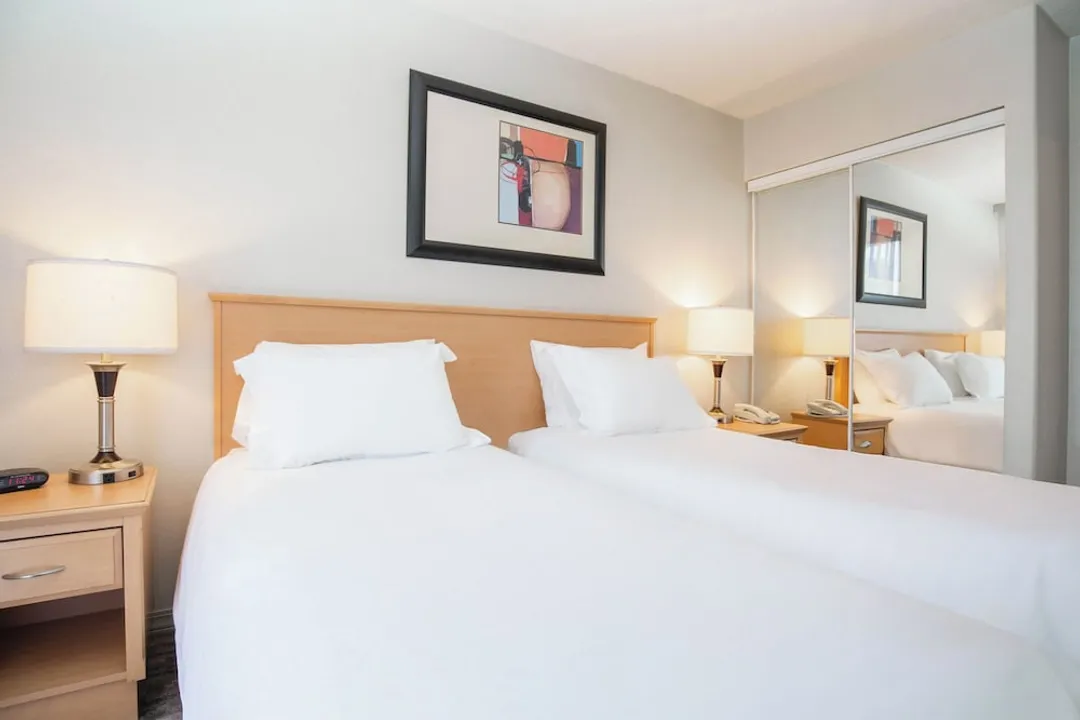 Sandman Suites Vancouver on Davie-Suite, Kitchen, City View (2 Single Beds, Sofa Bed, W/D, Balcony)-2