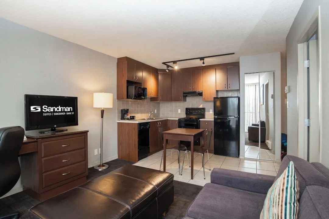 Sandman Suites Vancouver on Davie-Suite, 1 Queen Bed with Sofa bed, Kitchen, City View (W/D, Balcony)-4