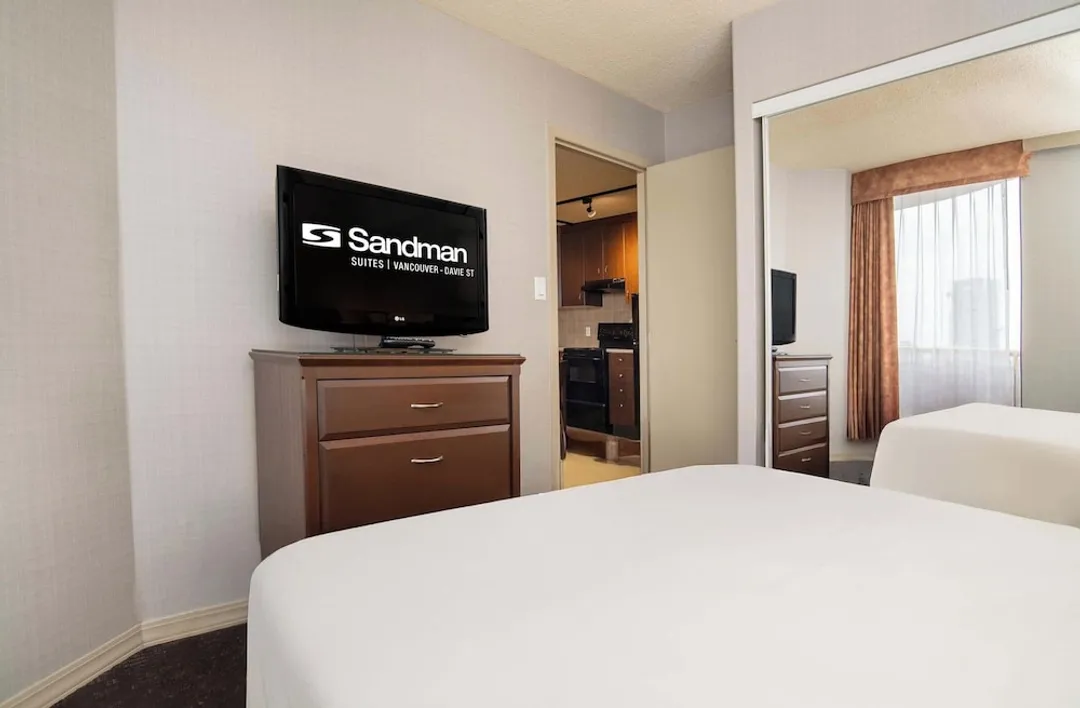 Sandman Suites Vancouver on Davie-Suite, 1 Queen Bed with Sofa bed, Kitchen, City View (W/D, Balcony)-2