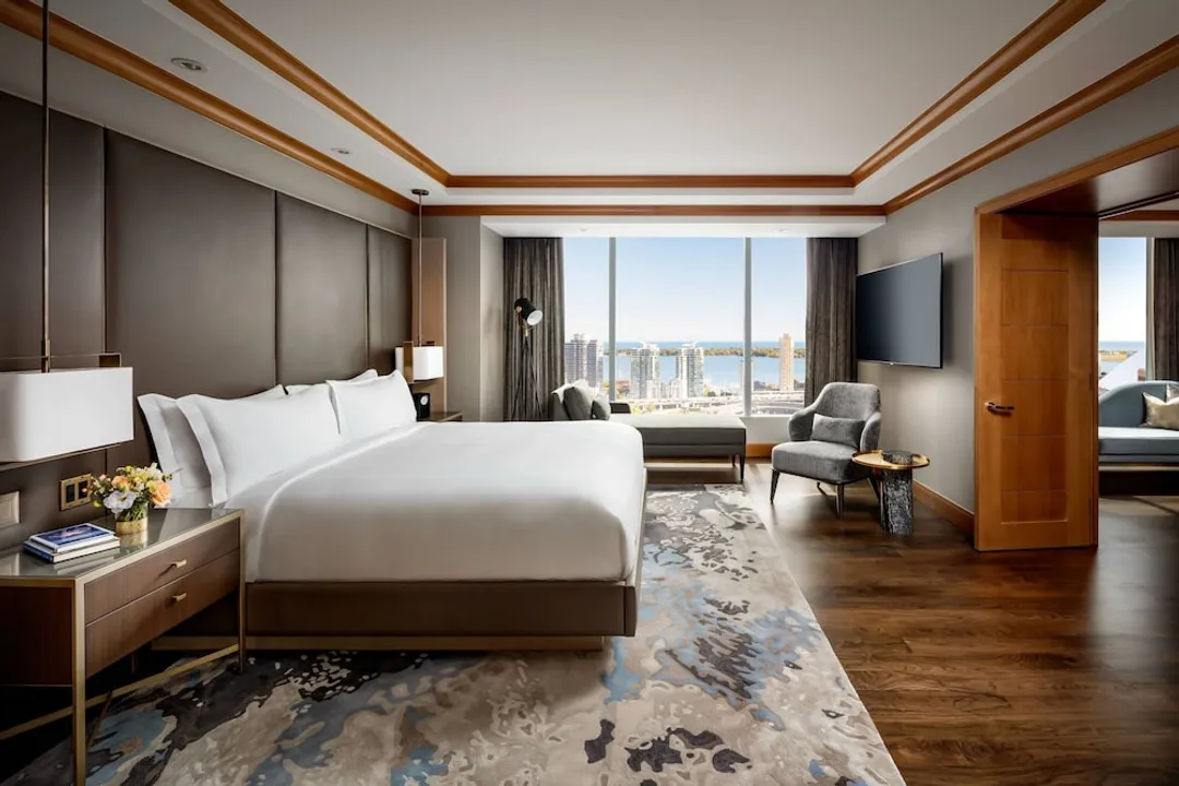 The Ritz-Carlton, Toronto-Presidential Suite, Club Lounge Access (Lounge Access for 2 Guests)-3