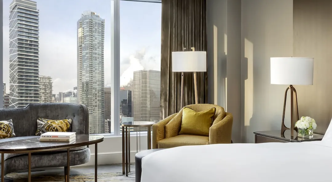 The Ritz-Carlton, Toronto-Club Room, 1 King Bed, Club Lounge Access, City View (Lounge Access for 2 Guests)-2