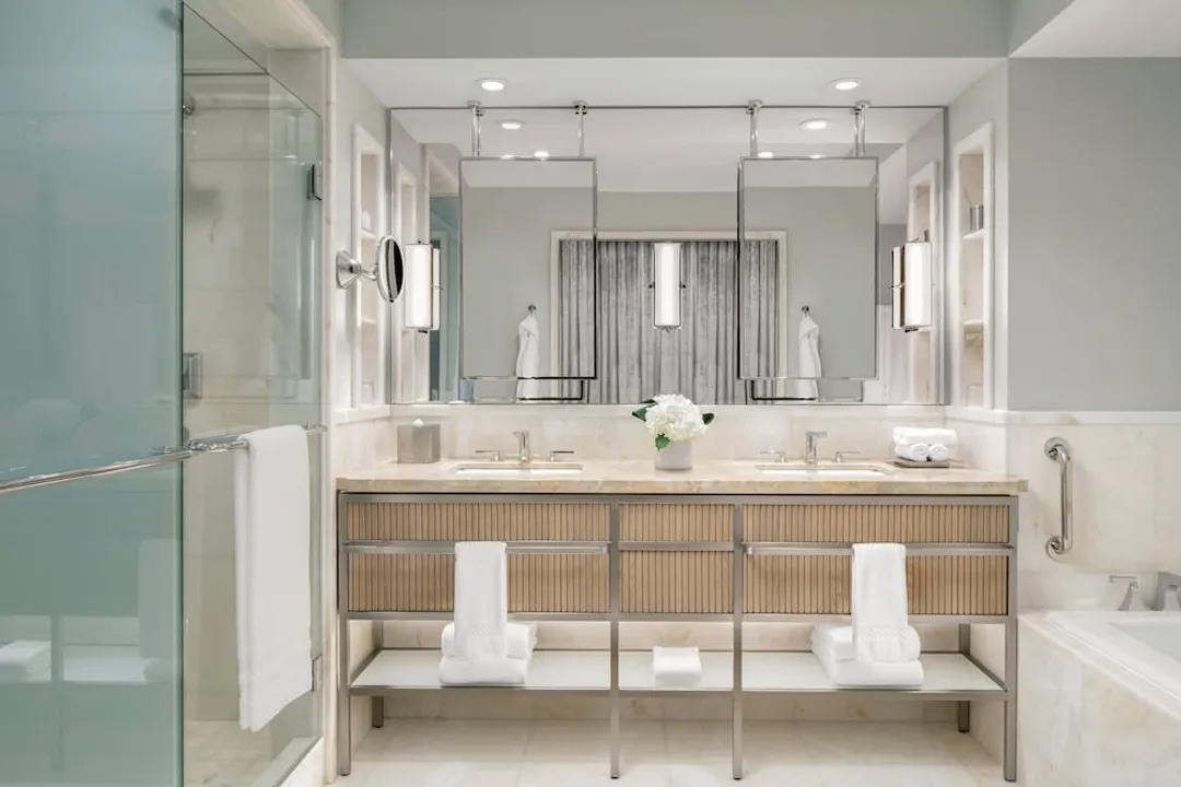 The Ritz-Carlton, Toronto-Suite, 1 King Bed with Sofa bed, Corner-2
