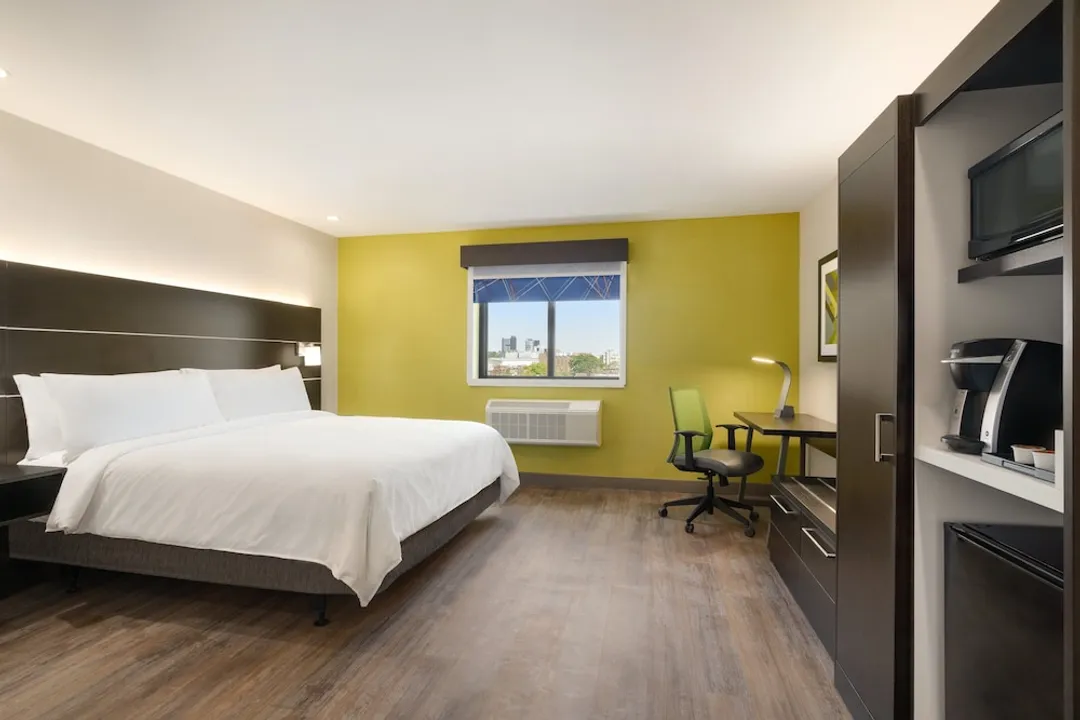 Holiday Inn Express Jamaica - JFK AirTrain - NYC, an IHG Hotel-標準客房, 1 張特大雙人床, 無障礙 (Communications)-3