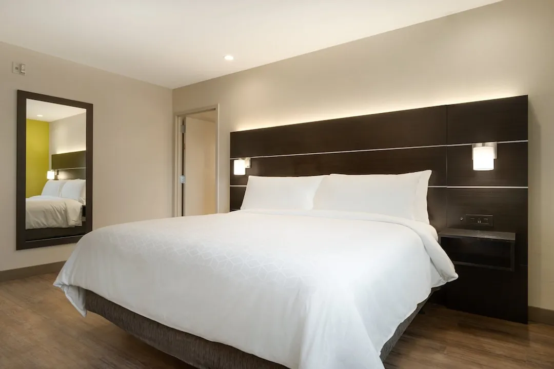 Holiday Inn Express Jamaica - JFK AirTrain - NYC, an IHG Hotel-標準客房, 1 張特大雙人床, 無障礙 (Communications)-2