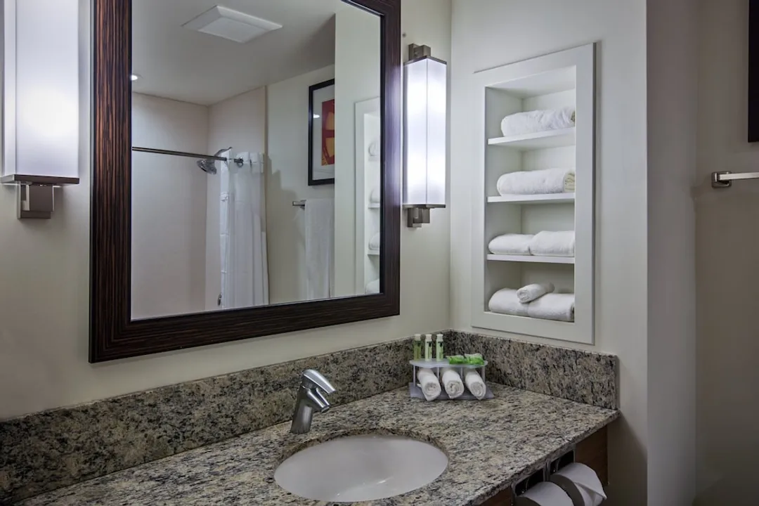 Holiday Inn Express Hotel & Suites Kailua-Kona by IHG-Standard Room-2