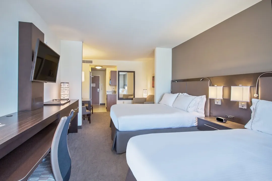 Holiday Inn Express Hotel & Suites Kailua-Kona by IHG-Suite, Multiple Beds, Accessible (Communications)-1