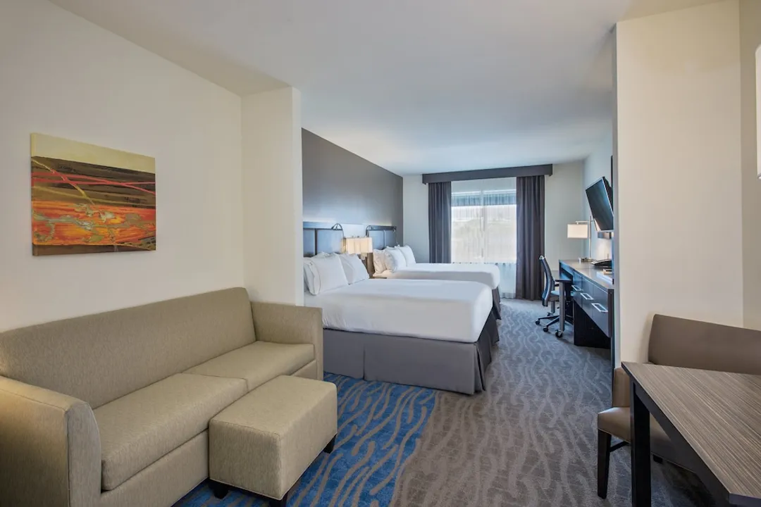 Holiday Inn Express Hotel & Suites Kailua-Kona by IHG-Suite, Multiple Beds, Accessible (Communications)-2