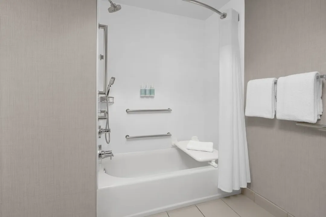 레지던스 인 바이 메리어트 산타 클라리타 발렌시아-스위트, 침실 2개, 벽난로 (Mobility/Hearing Accessible, Tub)-6