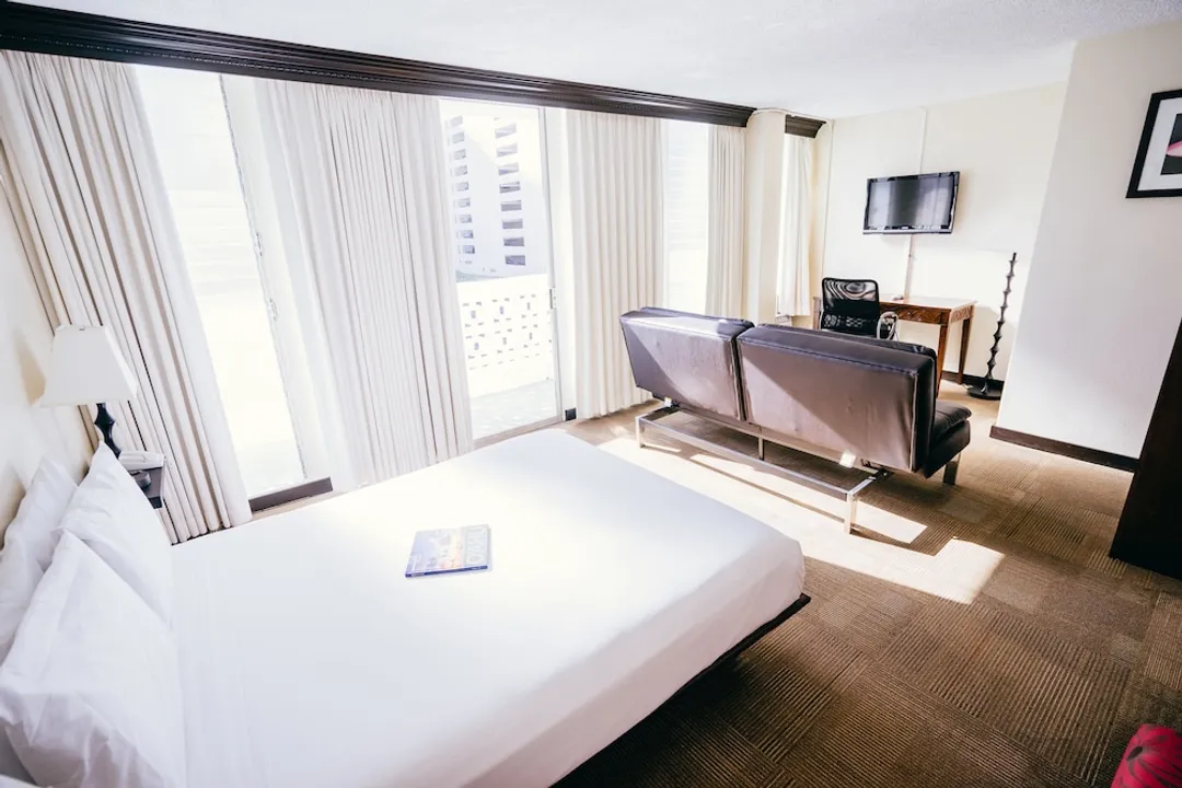 ステイ ホテル ワイキキ-Deluxe Queen Room with Sofa bed-7