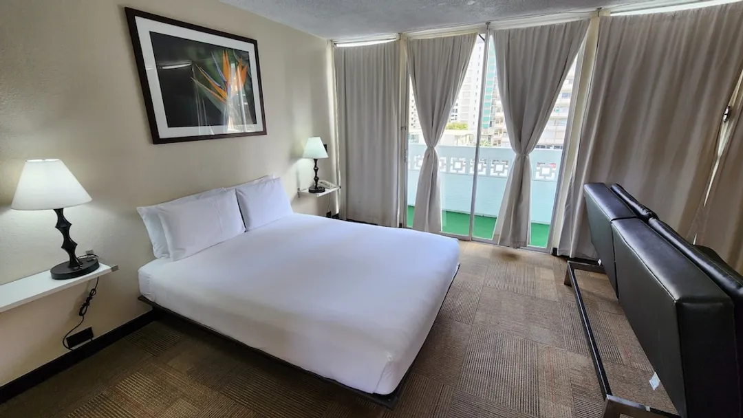 ステイ ホテル ワイキキ-Deluxe Queen Room with Sofa bed-8