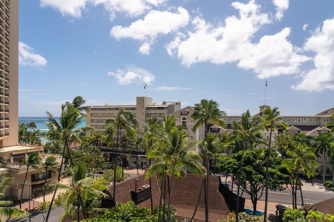 Sheraton Princess Kaiulani Waikiki Beach-Room, 1 King Bed, Pool View (Princess Wing)-3