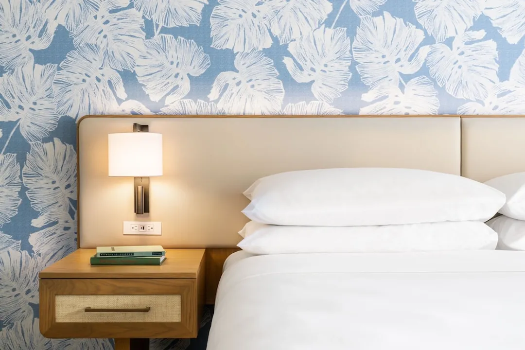 Sheraton Princess Kaiulani Waikiki Beach-Room, 1 King Bed, Pool View, Poolside (Renovated)-2