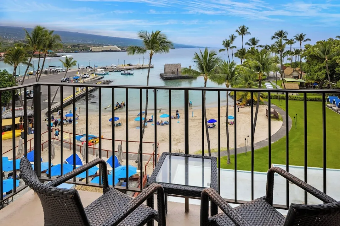 Courtyard by Marriott King Kamehameha's Kona Beach Hotel-Room, 2 Queen Beds, Balcony, Oceanfront (Oceanfront)-9