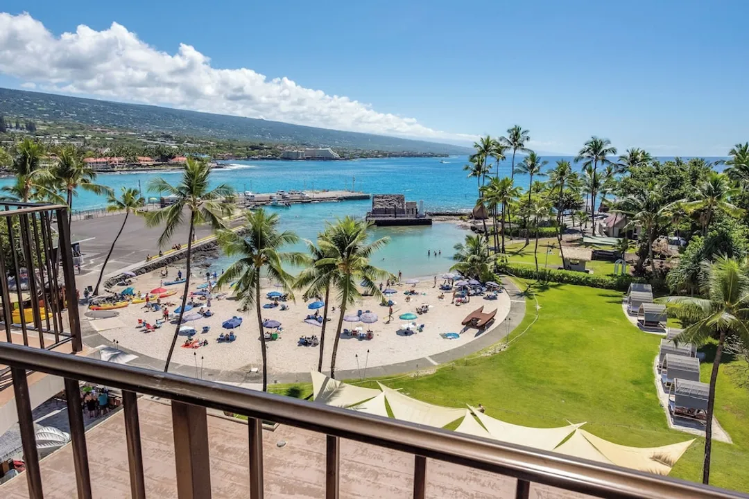 Courtyard by Marriott King Kamehameha's Kona Beach Hotel-Room, 2 Queen Beds, Balcony, Oceanfront (Oceanfront)-3