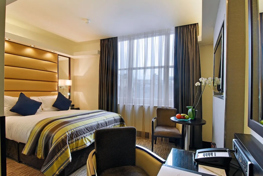 Park Grand Mayfair-Deluxe Double Room-6