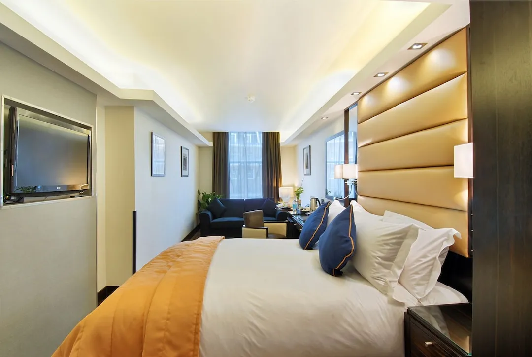 Park Grand Mayfair-Deluxe Double Room-4
