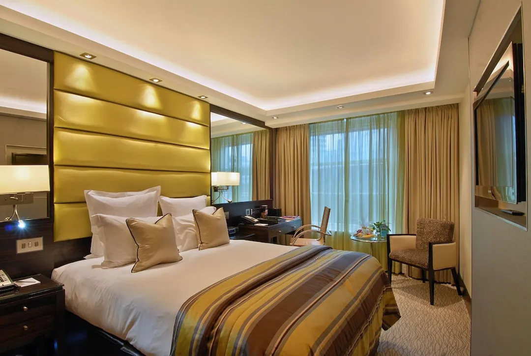 Park Grand Mayfair-Deluxe Double Room-5