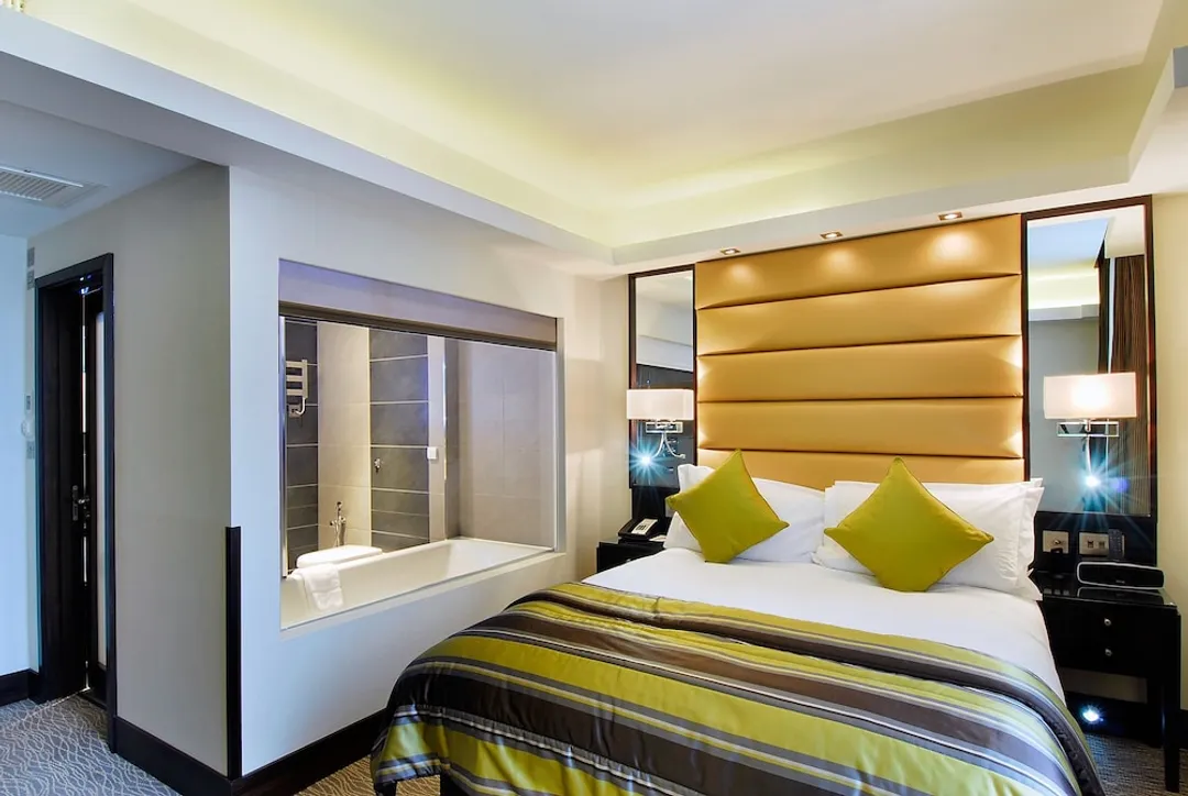 Park Grand Mayfair-Deluxe Double Room-7