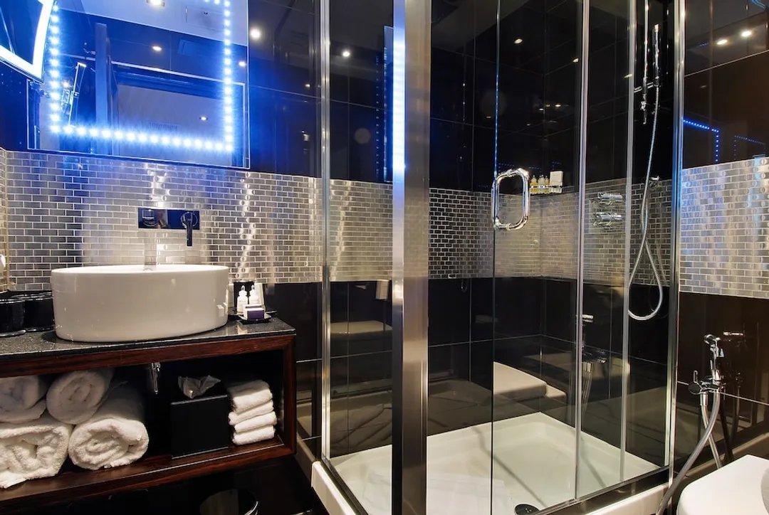 Park Grand Mayfair-Club Double Room-4