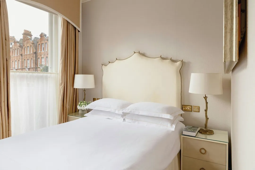 The Egerton House Hotel-Classic Double Room-4