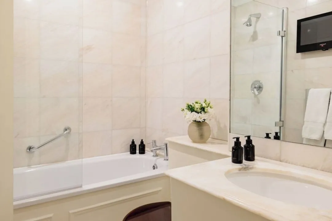 The Egerton House Hotel-Classic Double Room-8