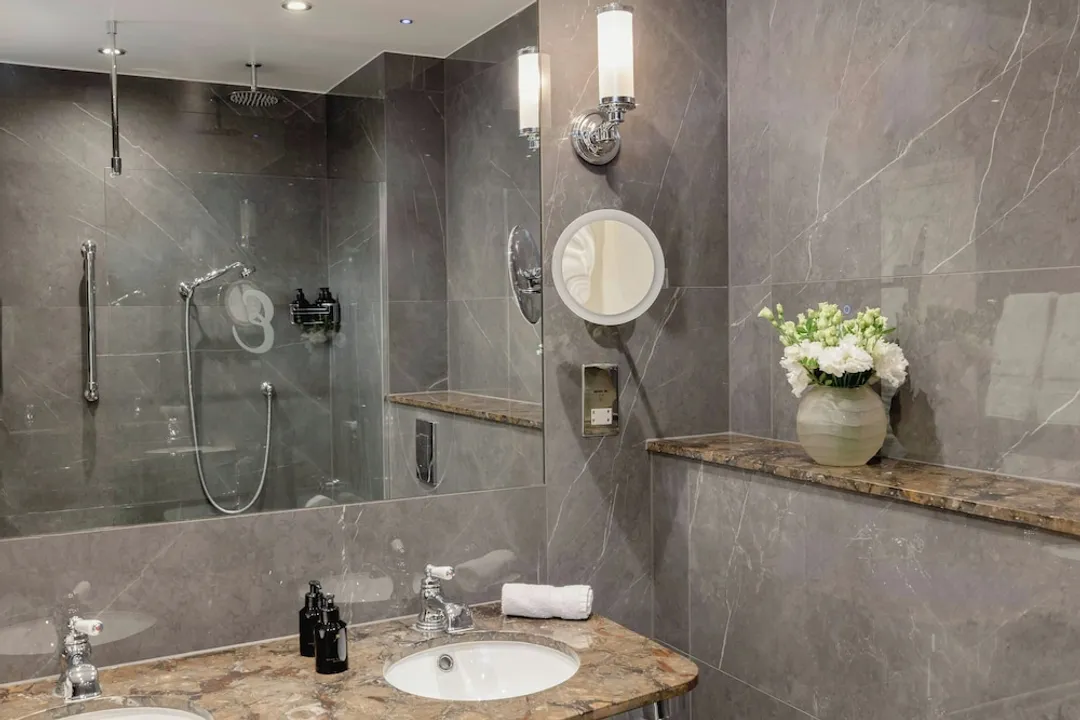 The Egerton House Hotel-Deluxe Room (King/Twin)-19